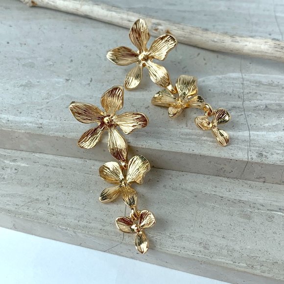 NEW~ Anthropologie Shashi "Apana" Flower Earrings - Picture 1 of 16